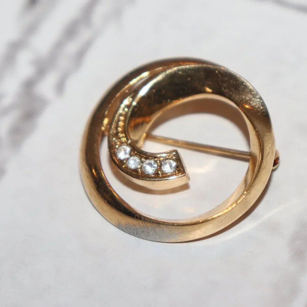 ✨💛🌟 VINTAGE RHINESTONE BROOCH · GOLD-TONE · 1.25